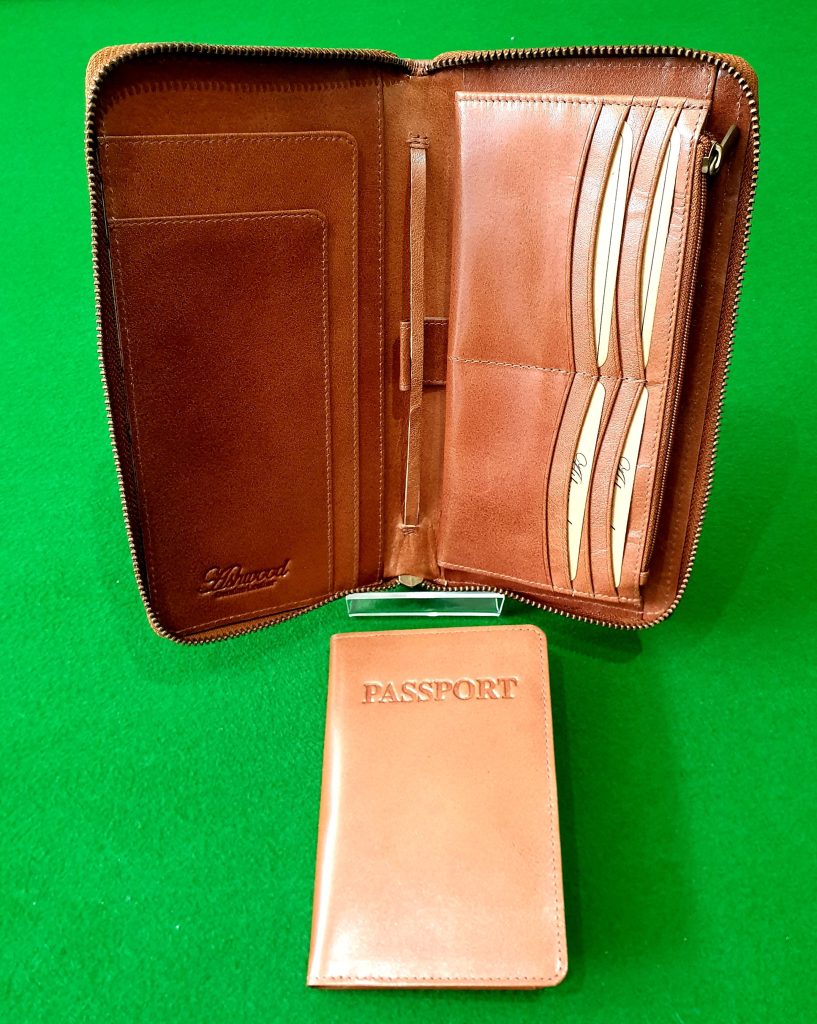 ASHWOOD TRAVEL WALLET